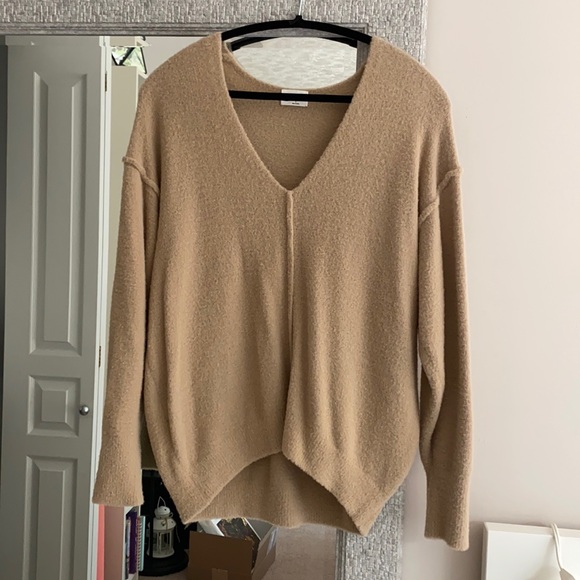 Aritzia Sweaters - Wilfred Hush Knit V-Neck Sweater